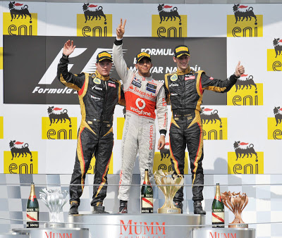 Lewis Hamilton (McLaren), Kimi Räikkönen (Lotus) and Romain Grosjean (Lotus)