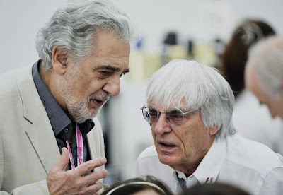 Plácido Domingo and Bernie Ecclestone are chatting about something